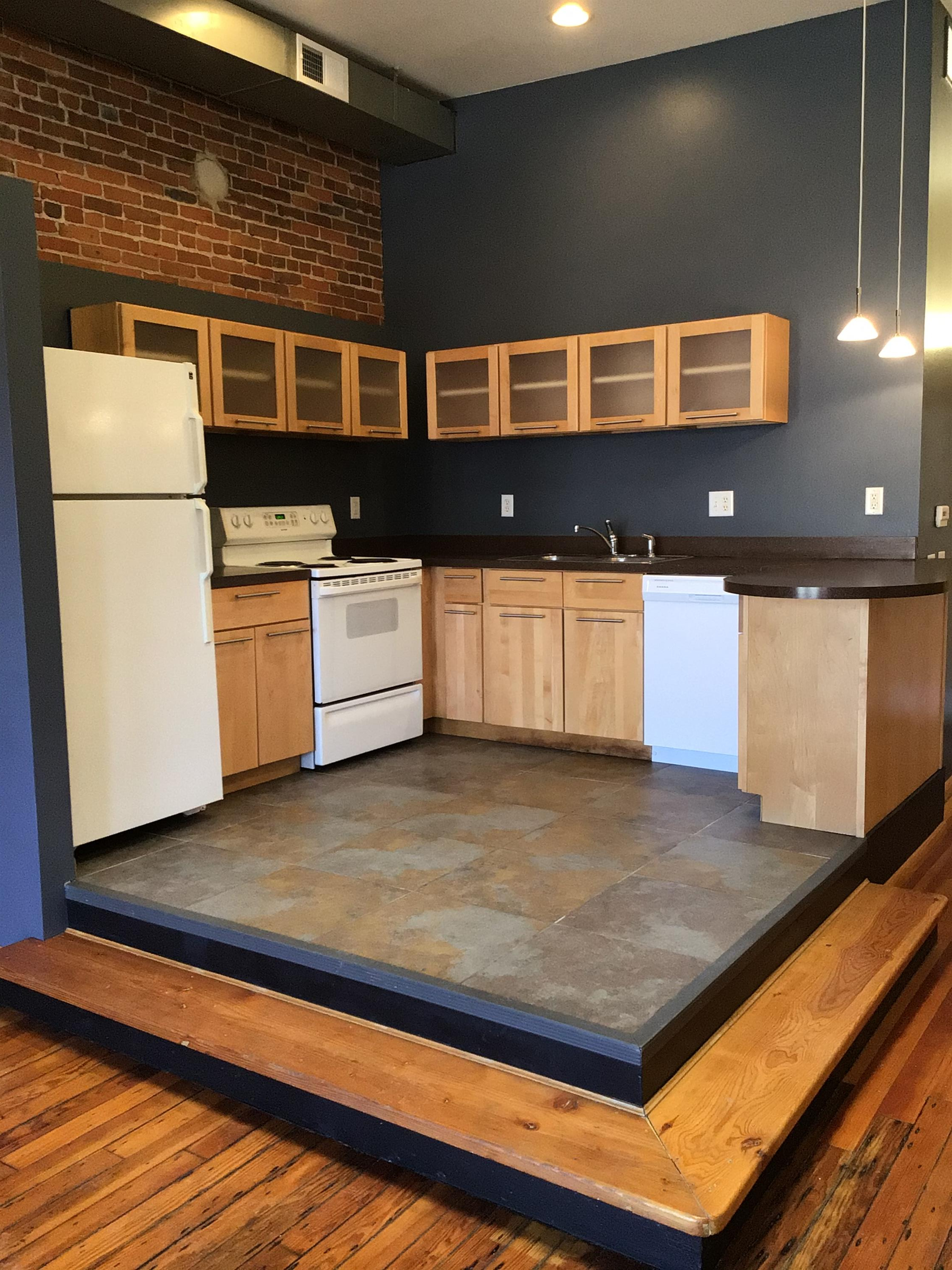 220-224 E 4th St - 201